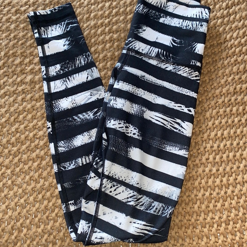 Lululemon leggings- size 4!